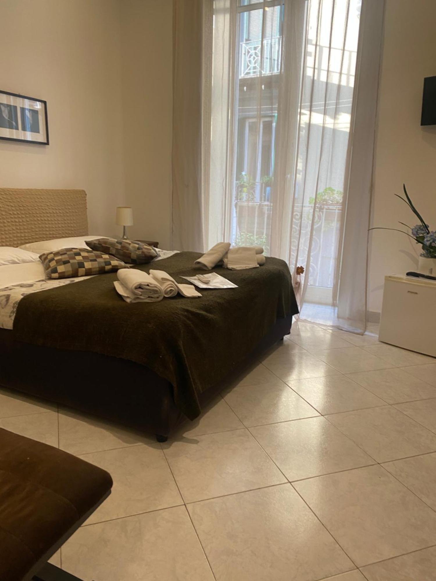 Bed & Breakfast Plebiscito Home Napoli Bagian luar foto