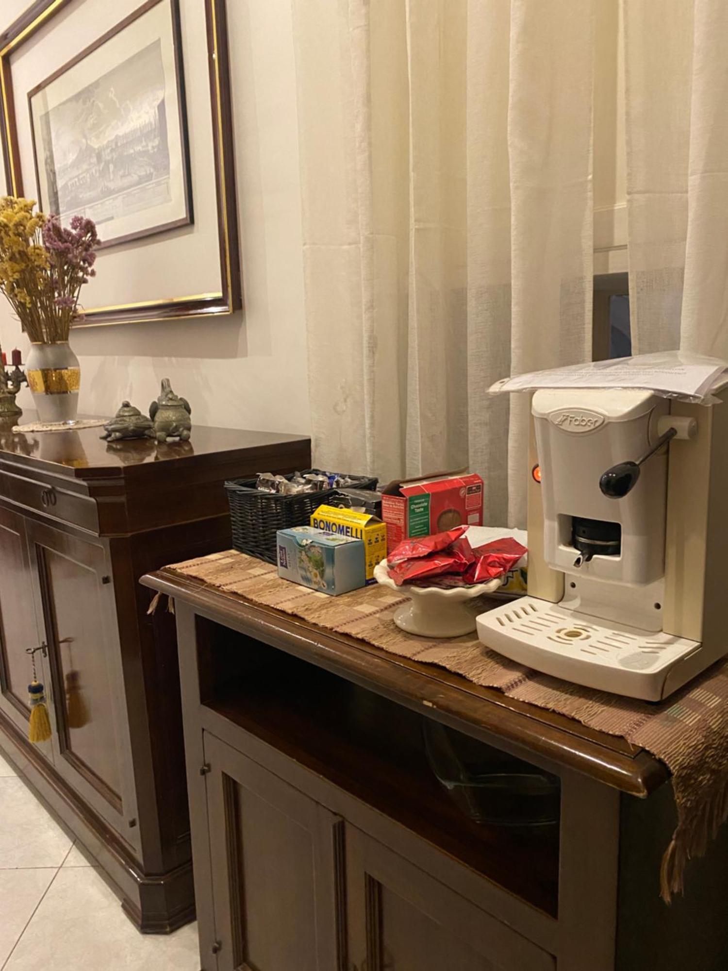 Bed & Breakfast Plebiscito Home Napoli Bagian luar foto